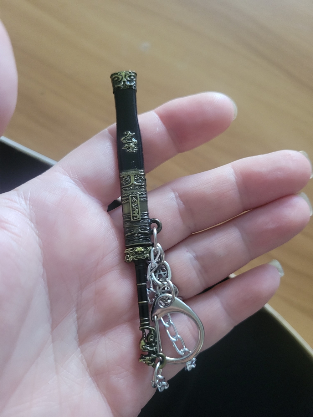 🧋NEW🧋Antique-Style Black and Gold Sword Keychain
